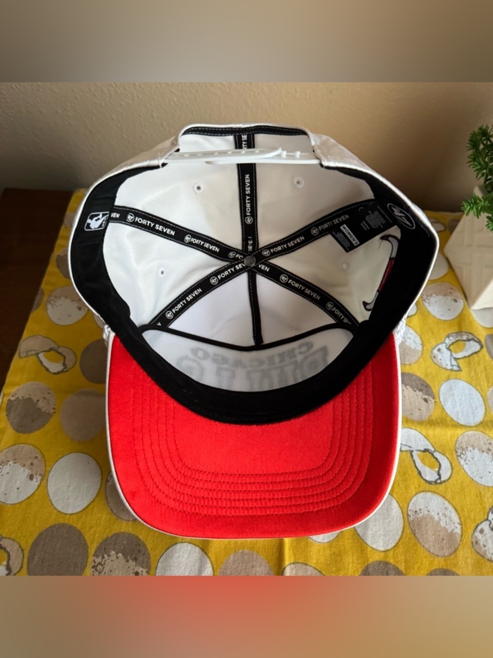 47 Brand NWT Chicago Bulls white satin Women’s hat - Picture 8 of 16
